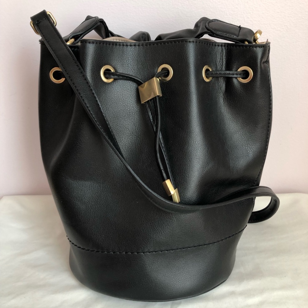 Zara basic bucket bag black